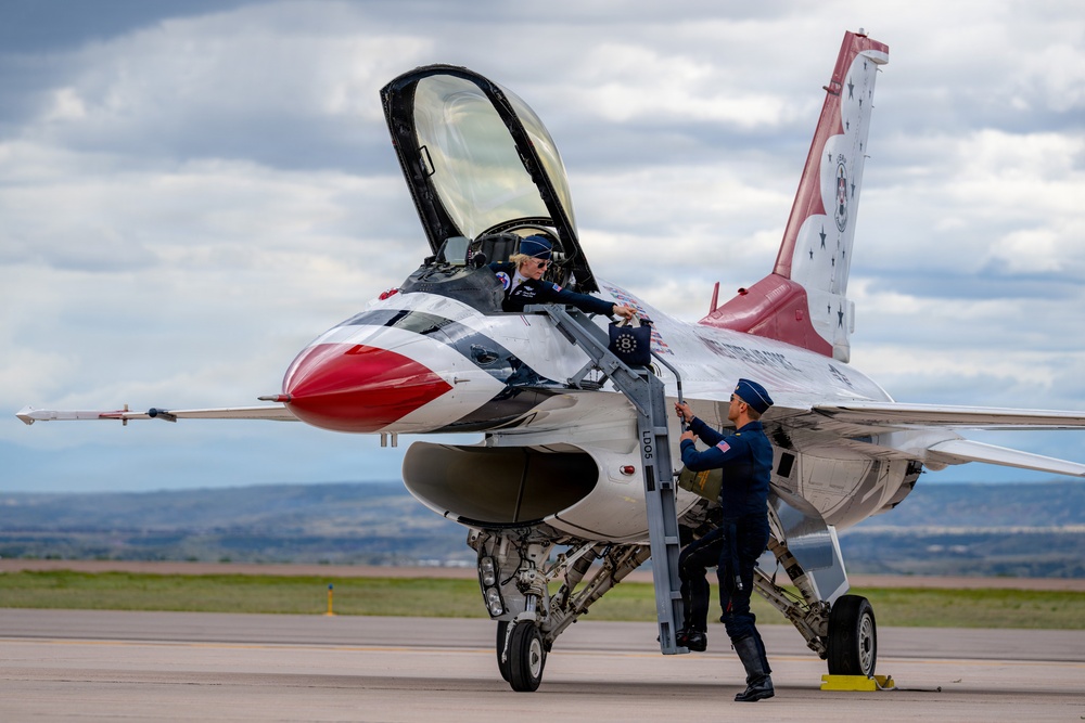Thunderbirds Arrive for U.S. Air Force Academy Graduation Flyover