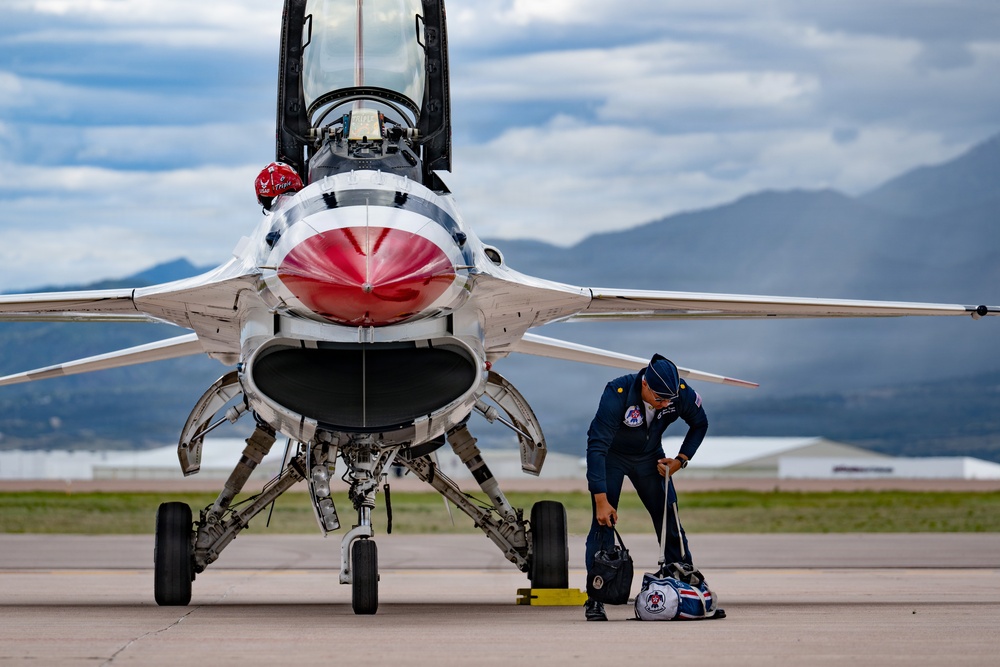 Thunderbirds Arrive for U.S. Air Force Academy Graduation Flyover
