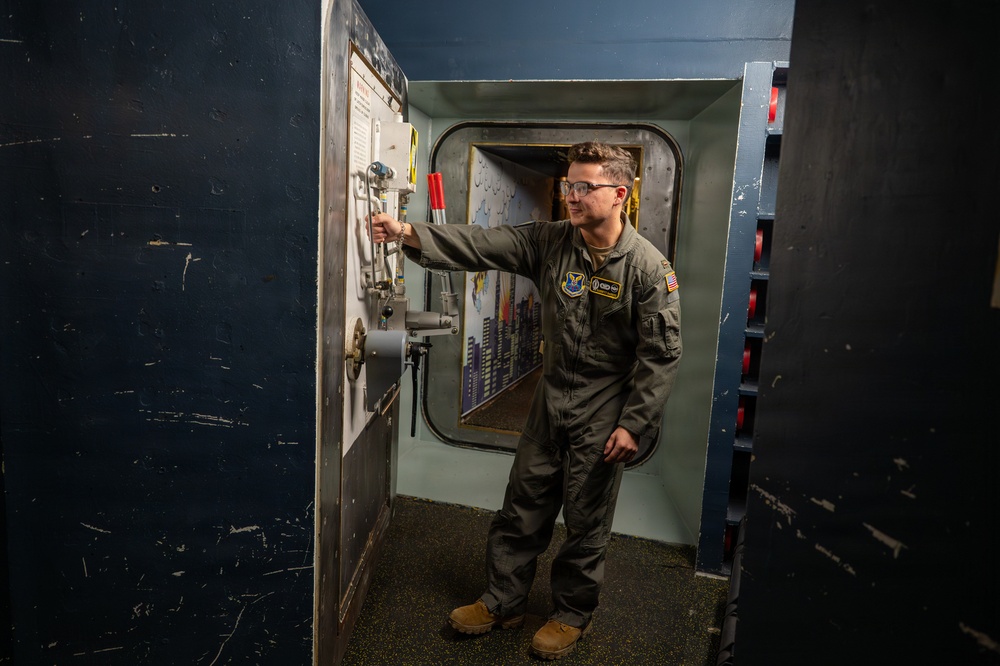Inside the Capsule: The Silent Watch of America’s Missileers