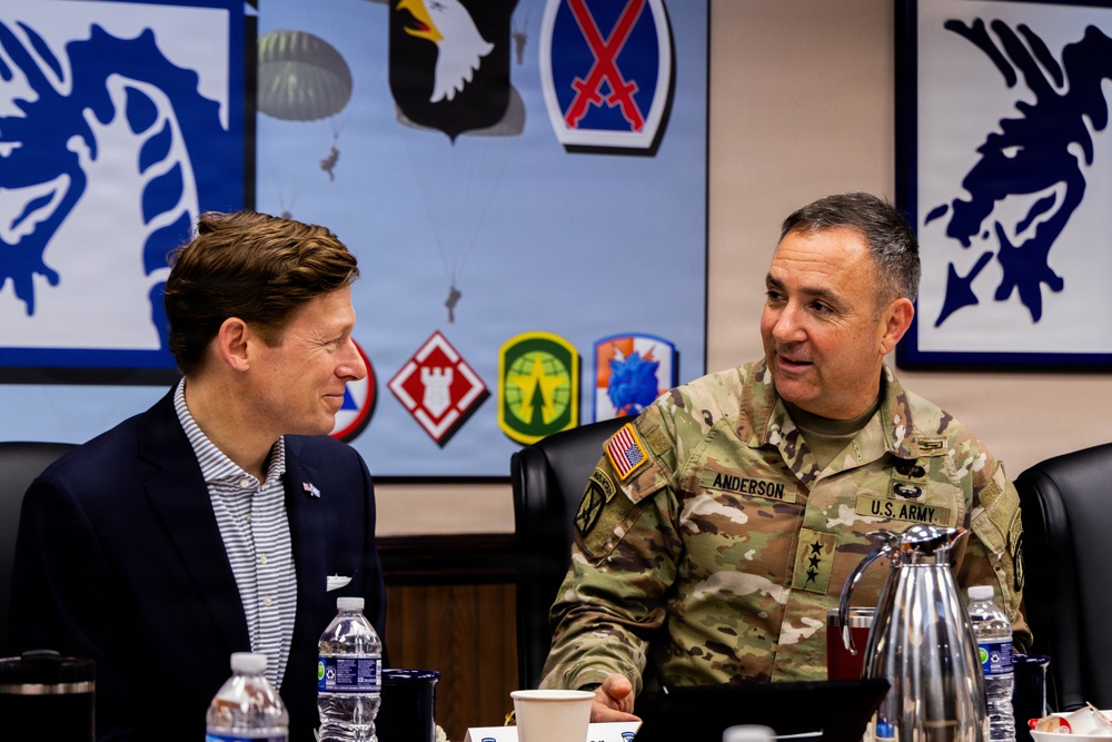 UNC Chapel Hill Chancellor visits Fort Bragg