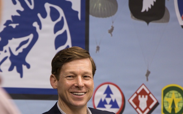 UNC Chapel Hill Chancellor visits Fort Bragg