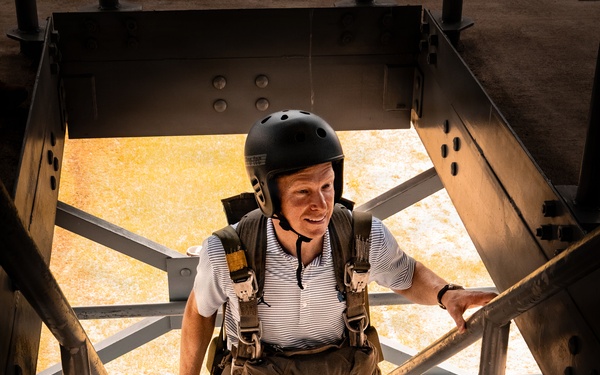 UNC Chapel Hill Chancellor visits Fort Bragg