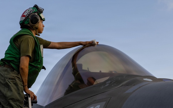 USS Abraham Lincoln Conducts Flight Deck Operations