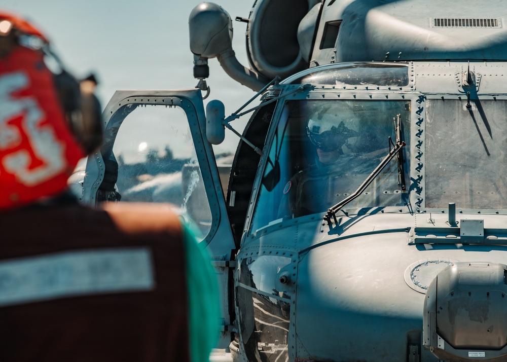 George Washington Commanding Officer Conducts Flight Operations