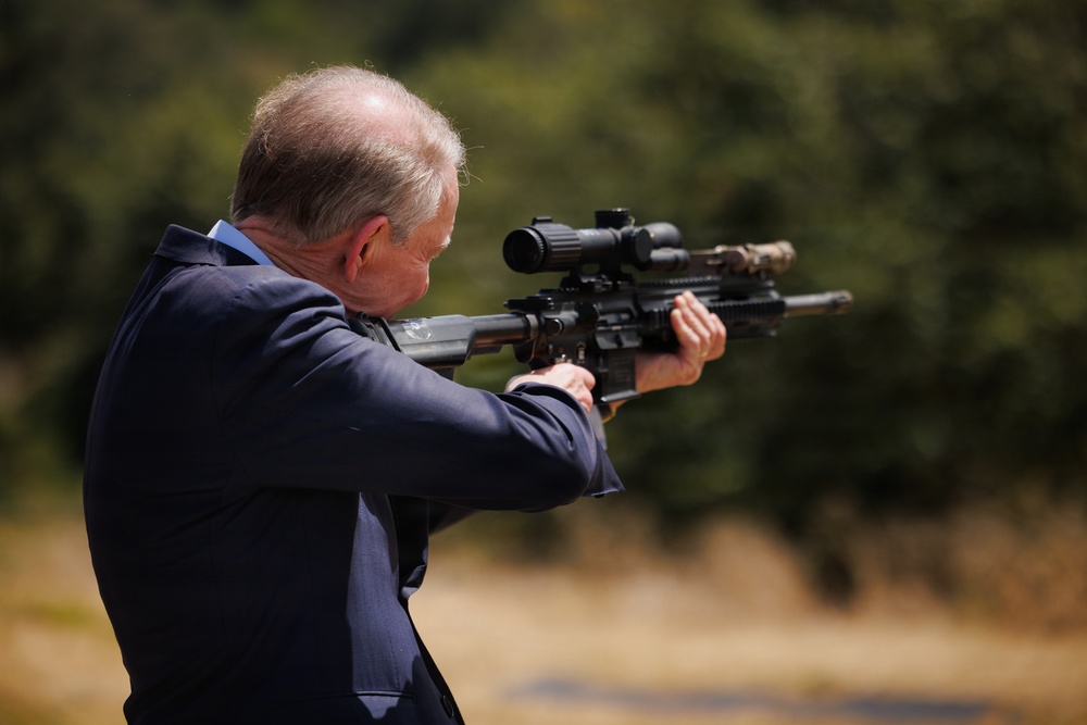 SEC Chairman Tours MCB Camp Pendleton
