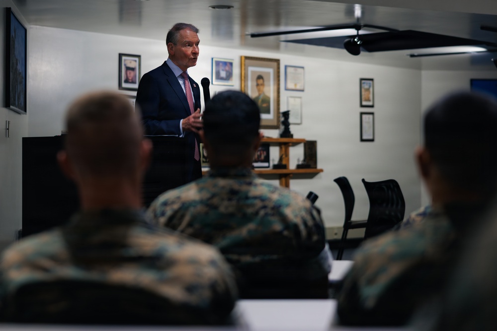 SEC Chairman Tours MCB Camp Pendleton