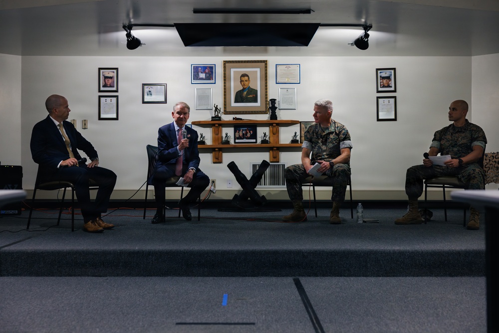 SEC Chairman Tours MCB Camp Pendleton