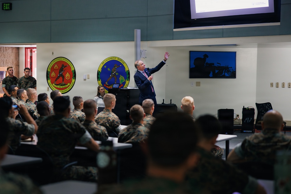SEC Chairman Tours MCB Camp Pendleton