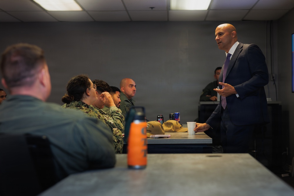 SEC Chairman Tours MCB Camp Pendleton