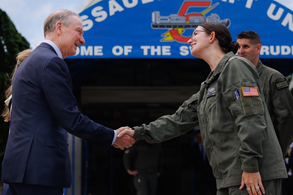 SEC Chairman Tours MCB Camp Pendleton
