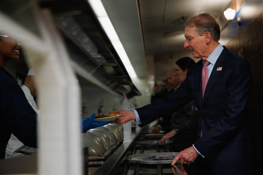 SEC Chairman Tours MCB Camp Pendleton