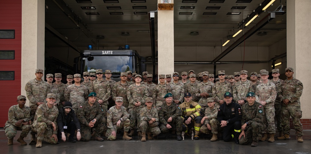 U.S. Army engineers and Polish firefighters exchange mechanical door breaching techniques at Bemowo Piskie