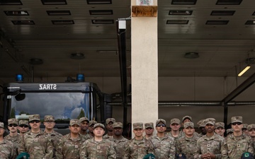 U.S. Army engineers and Polish firefighters exchange mechanical door breaching techniques at Bemowo Piskie