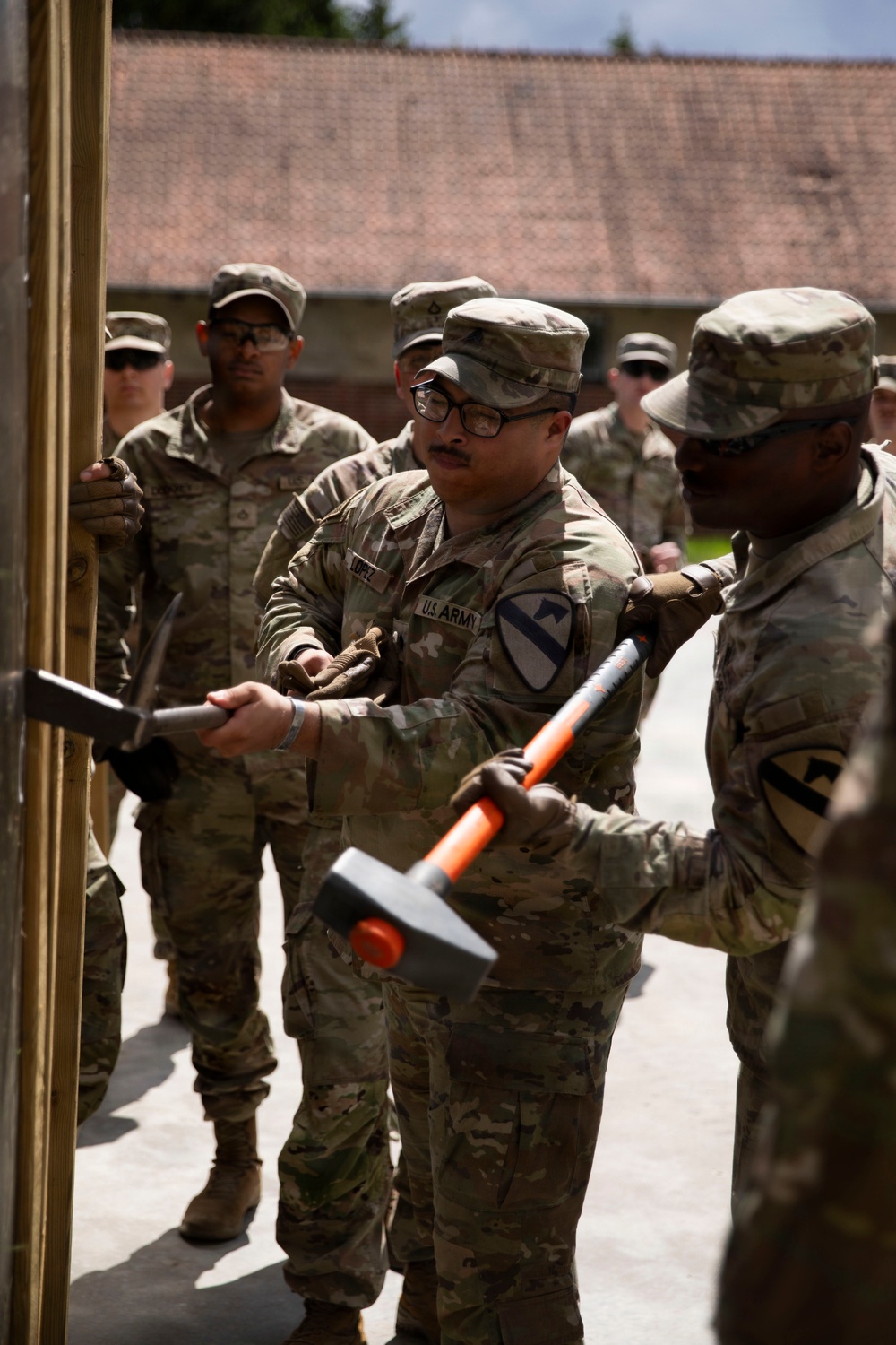 U.S. Army engineers and Polish firefighters exchange mechanical door breaching techniques at Bemowo Piskie