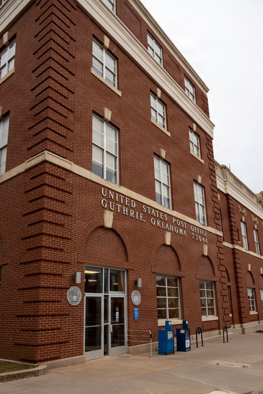 Guthrie Dedicates Post Office to Marine, Medal of Honor Recipient and Mail Carrier Oscar J. Upham