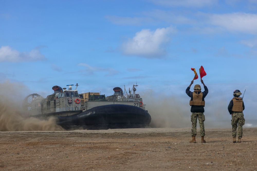 Task Force Ashland Conducts In-Stream Offloads at Marine Corps Base Camp Pendleton