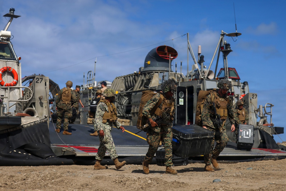 Task Force Ashland Conducts In-Stream Offloads at Marine Corps Base Camp Pendleton