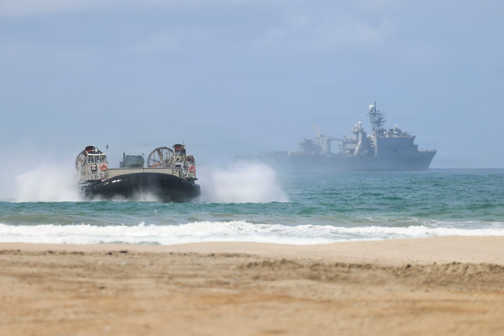 Task Force Ashland Conducts In-Stream Offloads at Marine Corps Base Camp Pendleton