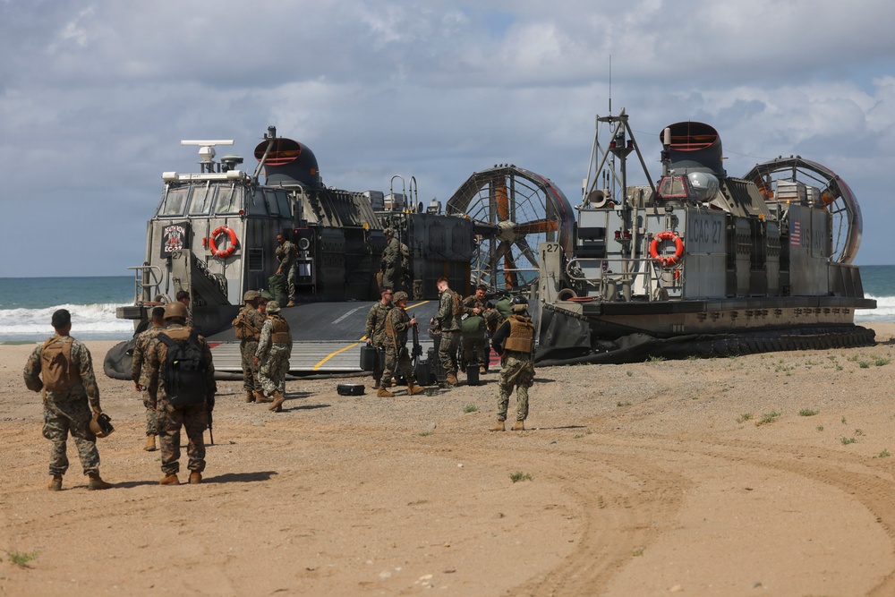 Task Force Ashland Conducts In-Stream Offloads at Marine Corps Base Camp Pendleton