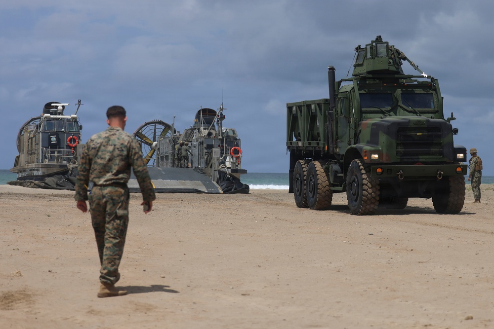Task Force Ashland Conducts In-Stream Offloads at Marine Corps Base Camp Pendleton