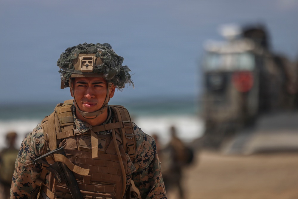 Task Force Ashland Conducts In-Stream Offloads at Marine Corps Base Camp Pendleton