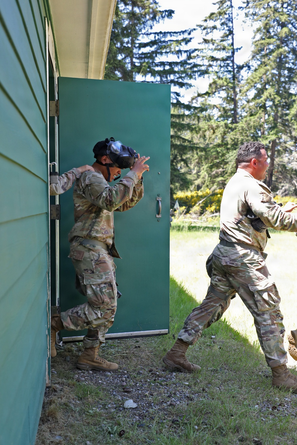13th CSSB Soldiers Inhale Annual CBRN Training