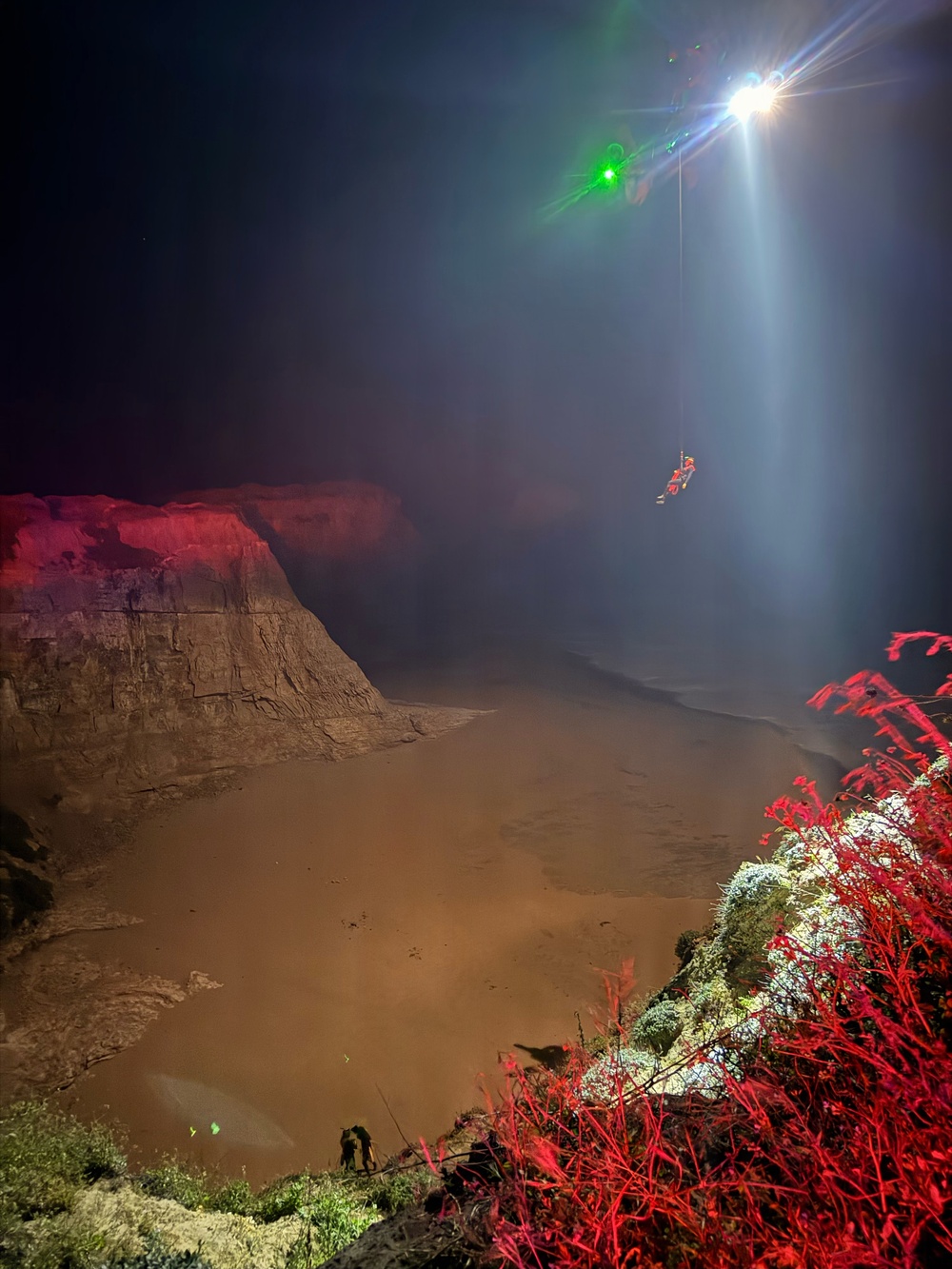 Coast Guard rescues 3 from cave near Santa Cruz