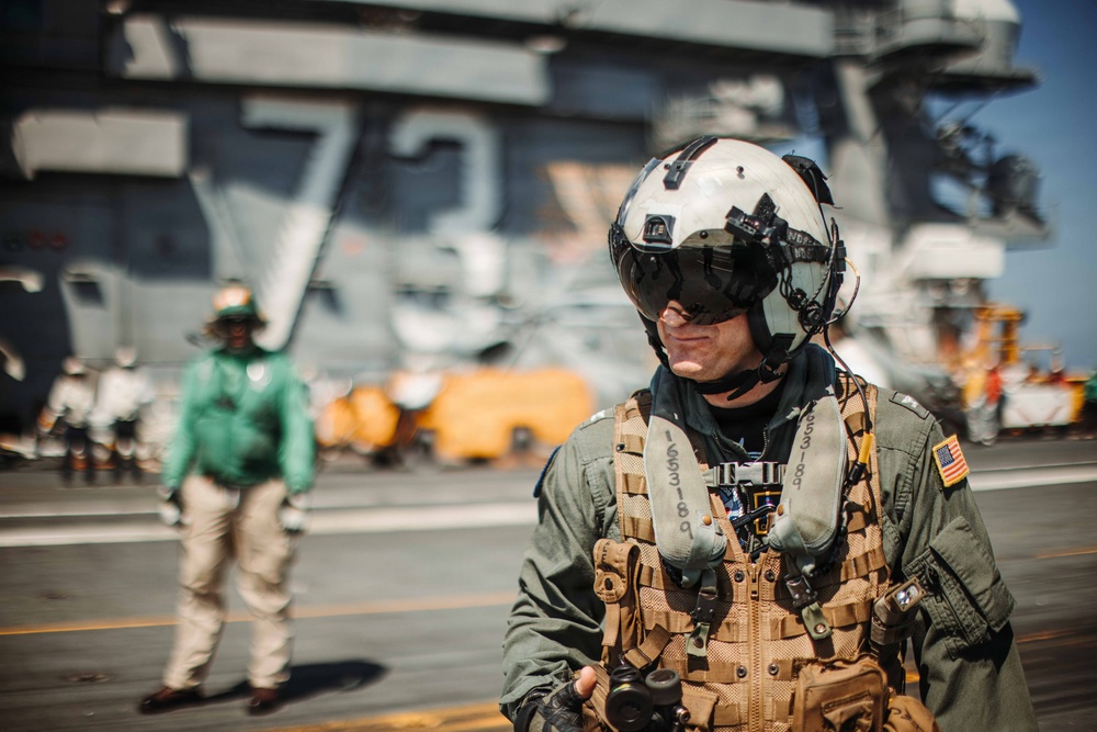 FOR RELEASE George Washington Commanding Officer Conducts Flight Operations