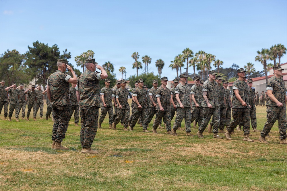 1st MARDIV holds change of command ceremony