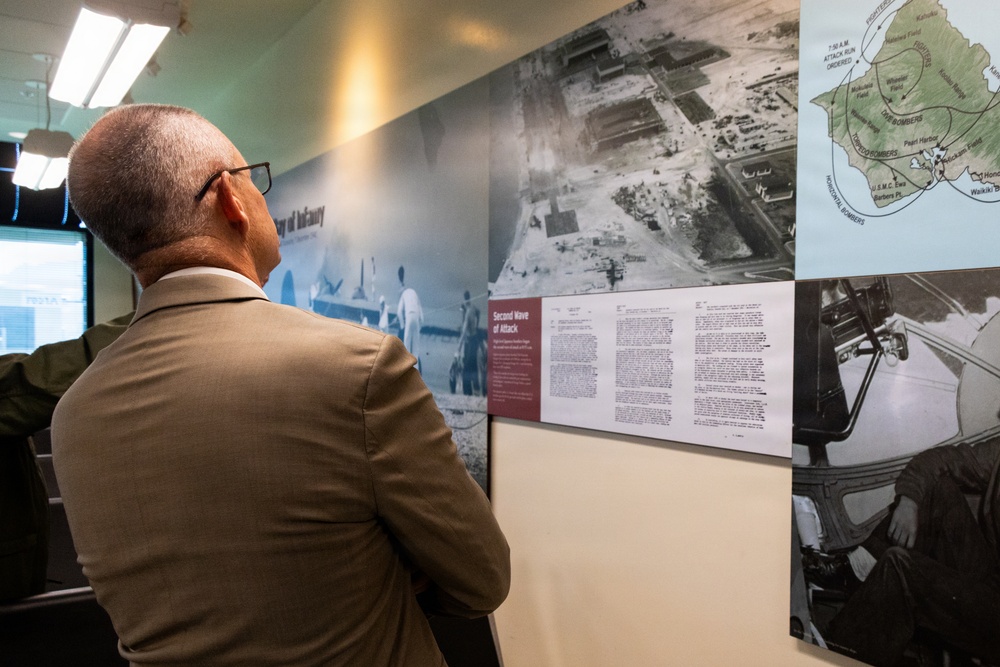 Marine Corps History Division Visits MCBH
