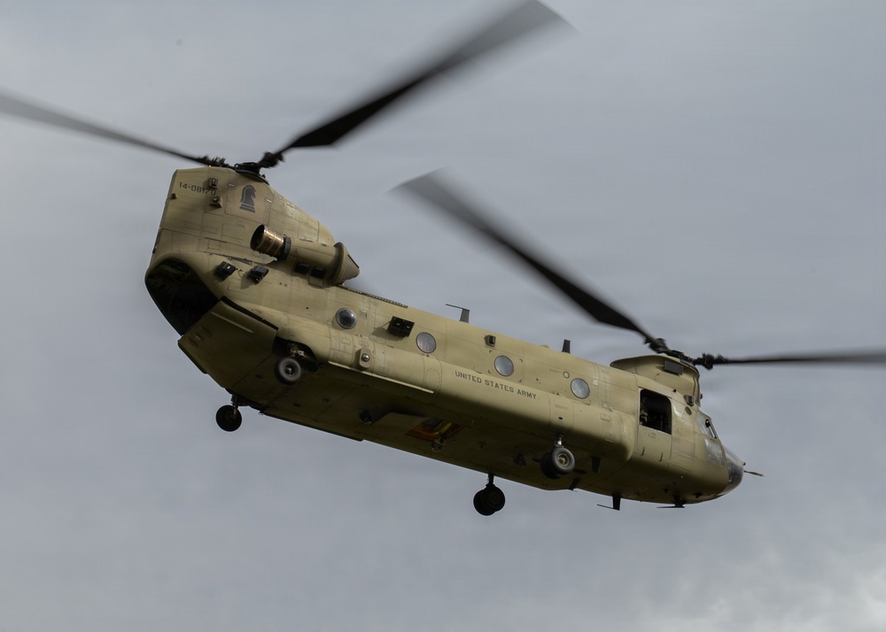 CH-47 Crew in Action at 1st AD Headquarters