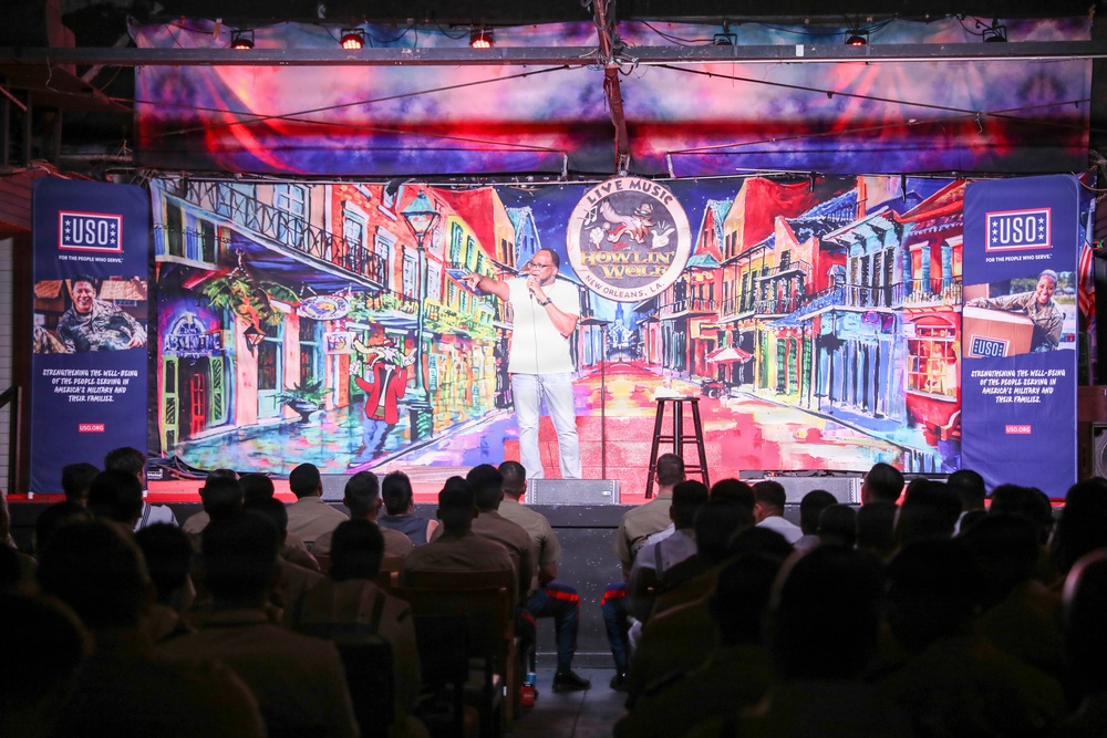 Servicemembers Enjoy USO Comedy Show in New Orleans