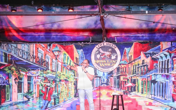 Servicemembers Enjoy USO Comedy Show in New Orleans