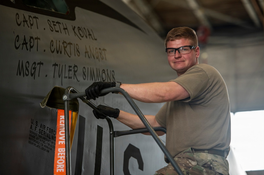 New nose art honors the fallen