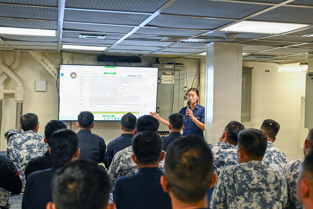 Midgett visits Manila