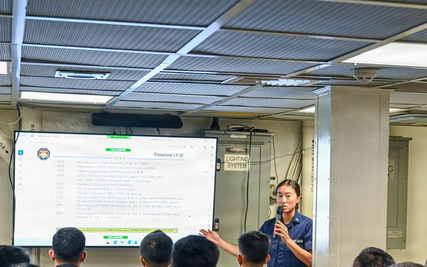 Midgett visits Manila