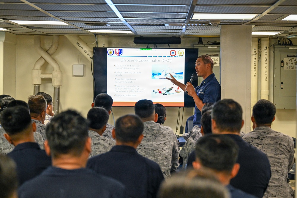 Midgett visits Manila