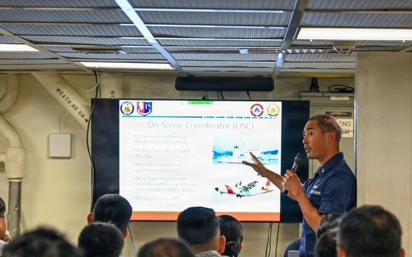 Midgett visits Manila
