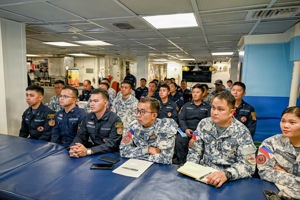 Midgett visits Manila