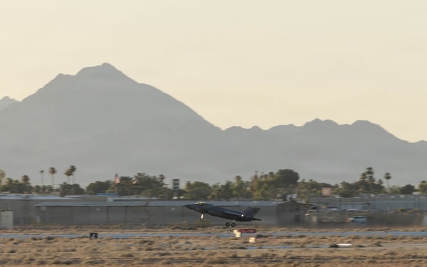 VMFA-211 Conducts a Simulated Expeditionary Airstrike