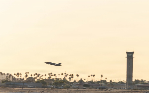 VMFA-211 Conducts a Simulated Expeditionary Airstrike
