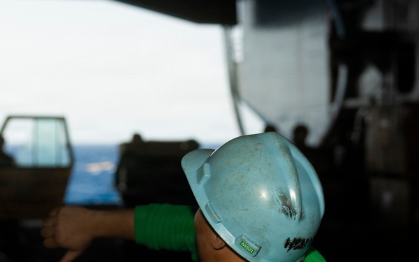 Nimitz Sailors Participate in Crane Operation Training