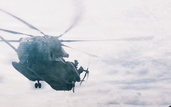 11th MEU Marines Conduct Fast Rope Training aboard USS Portland