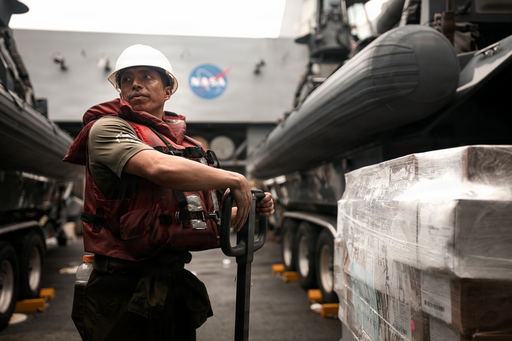 11th MEU Marines, Sailors Replenish Supplies aboard USS Portland