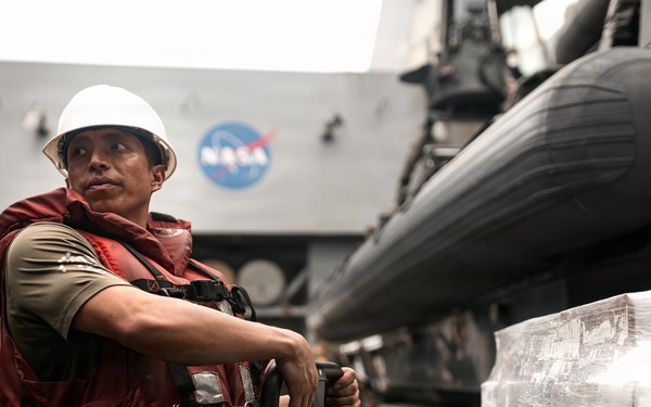 11th MEU Marines, Sailors Replenish Supplies aboard USS Portland