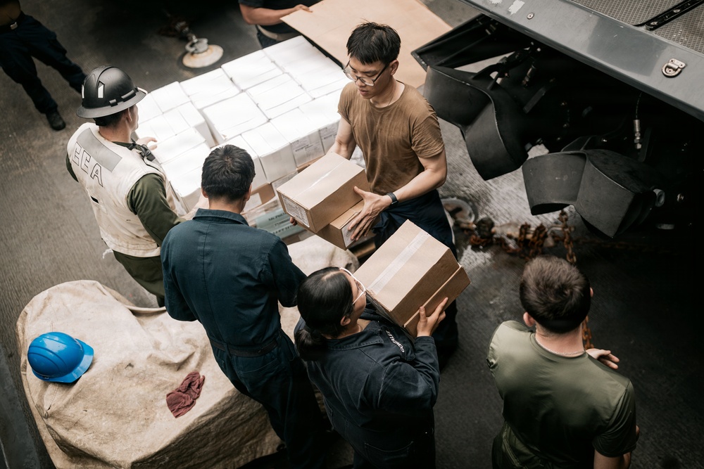 11th MEU Marines, Sailors Replenish Supplies aboard USS Portland