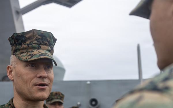 22nd MEU (SOC) | Brigadier General Lively Visits USS Fort Lauderdale