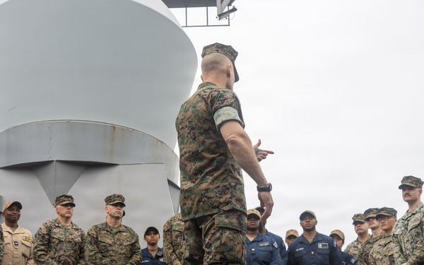 22nd MEU (SOC) | Brigadier General Lively Visits USS Fort Lauderdale