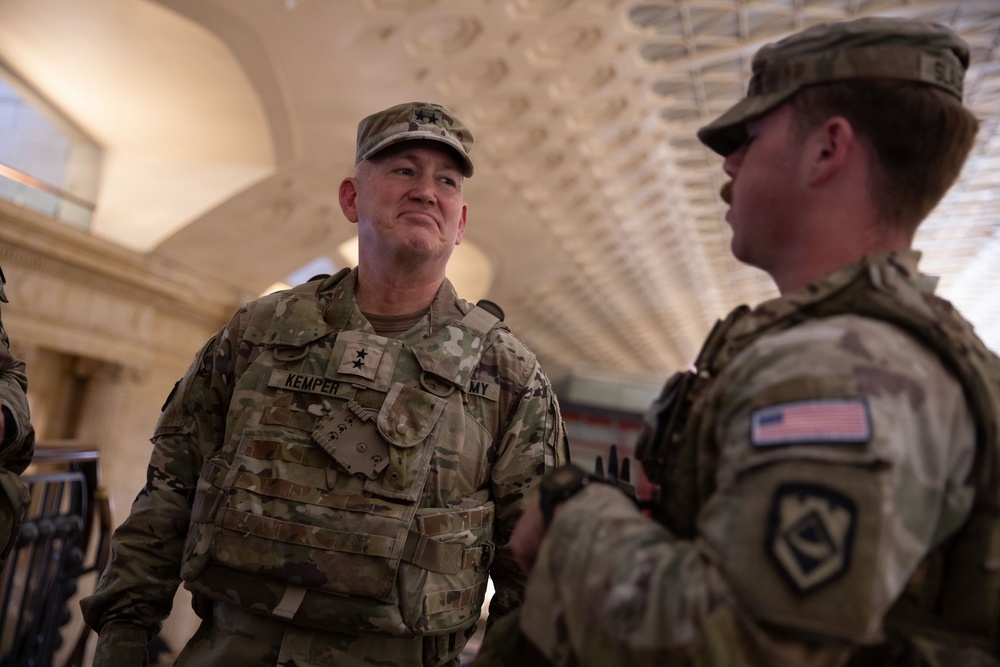 Maj. Gen. Kemper Visit JTF-DC Guardsmen