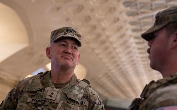 Maj. Gen. Kemper Visit JTF-DC Guardsmen